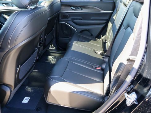 New 2026 Jeep Grand Cherokee Limited AWD/4WD image 14