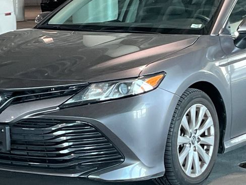 Used 2019 Toyota Camry LE FWD image 5
