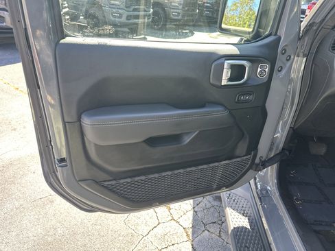 Used 2020 Jeep Gladiator Overland w/ Trailer Tow Package image 12