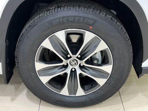 New 2026 Toyota Highlander XLE image 4