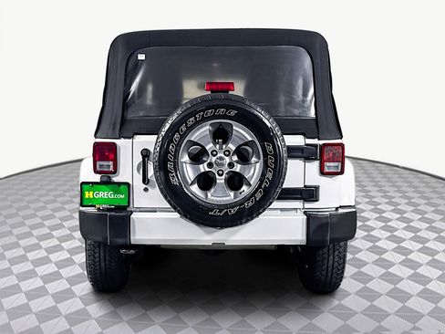 Used 2016 Jeep Wrangler Unlimited Sahara w/ Connectivity Group image 8