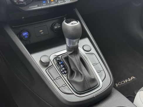 Used 2022 Hyundai Kona SE image 27