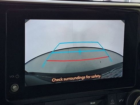 Used 2023 Toyota Highlander L image 17