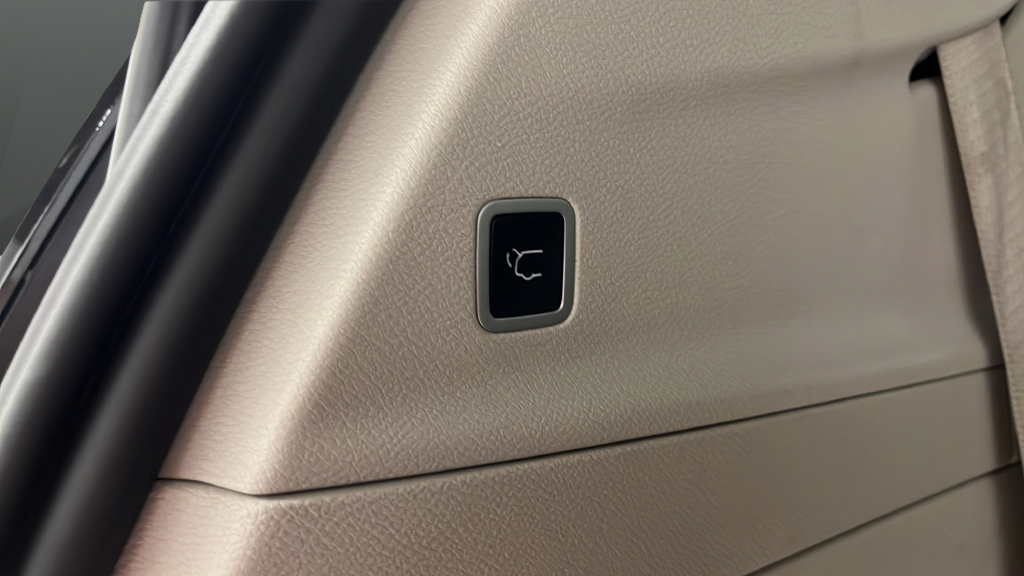 Used 2024 Chrysler Pacifica Touring-L FWD image 29