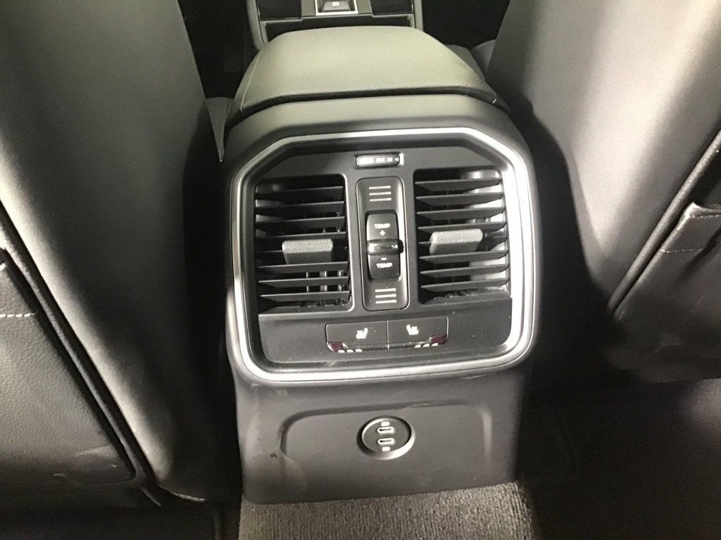 Certified 2026 Porsche Macan AWD/4WD image 27