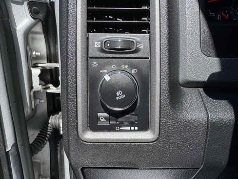 Used 2017 RAM 1500 Express AWD/4WD image 10