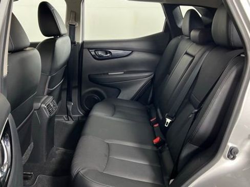 Used 2017 Nissan Rogue Sport SL w/ SL Premium Package image 16