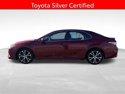 Certified 2018 Toyota Camry SE image 2
