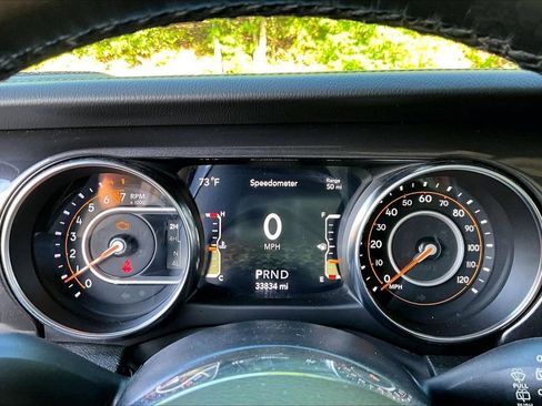 Certified 2022 Jeep Wrangler Unlimited Sahara AWD/4WD image 10