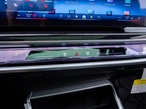 New 2026 BMW 750e xDrive w/ Executive Package image 37