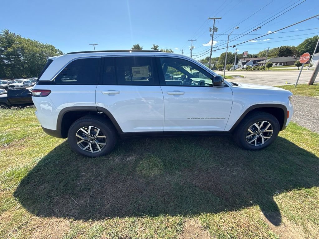 New 2027 Jeep Grand Cherokee Laredo X AWD/4WD image 6