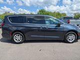 Used 2020 Chrysler Pacifica Touring image 2