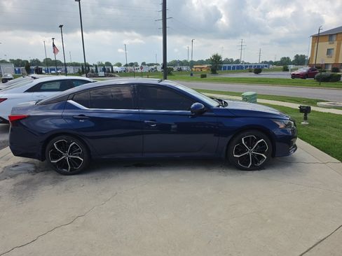 Used 2024 Nissan Altima 2.5 SR w/ SR Premium Package FWD image 4