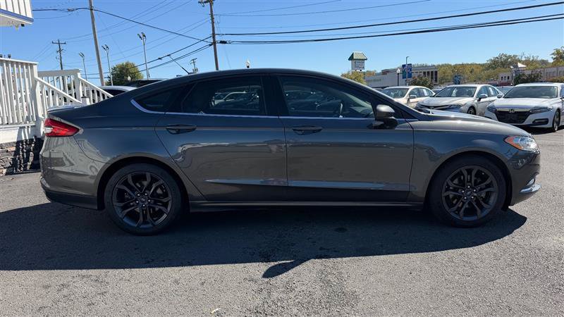 Used 2018 Ford Fusion SE w/ Equipment Group 201A FWD image 7