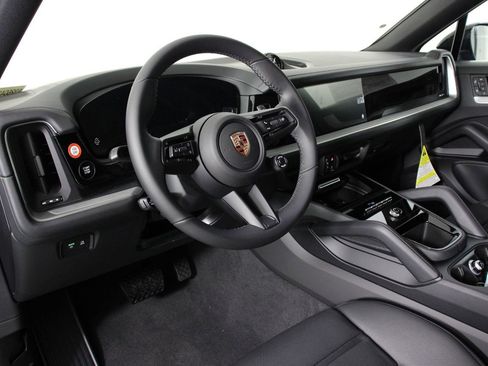 New 2026 Porsche Cayenne Coupe image 4