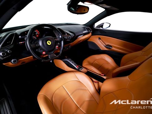 Used 2018 Ferrari 488 GTB RWD image 12