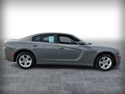 Used 2019 Dodge Charger SXT image 2