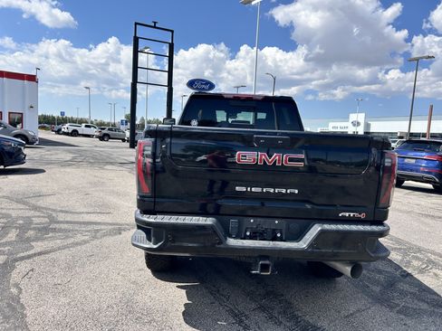 Used 2024 GMC Sierra 2500 AT4 w/ AT4 Premium Plus Package AWD/4WD image 4