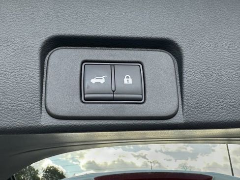 Certified 2025 Nissan Rogue SL w/ Tech Package image 20