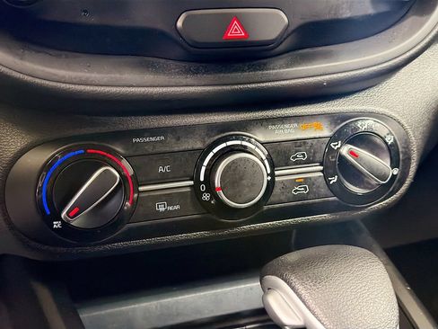 Used 2024 Kia Soul LX FWD image 16