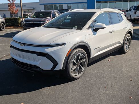 New 2026 Chevrolet Equinox EV LT image 3