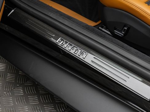 Certified 2025 Ferrari Roma Spider RWD image 61