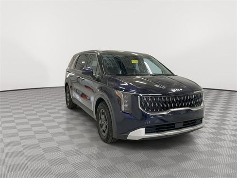 Used 2025 Kia Carnival image 3