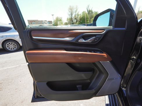 Used 2023 GMC Yukon Denali Ultimate AWD/4WD image 9