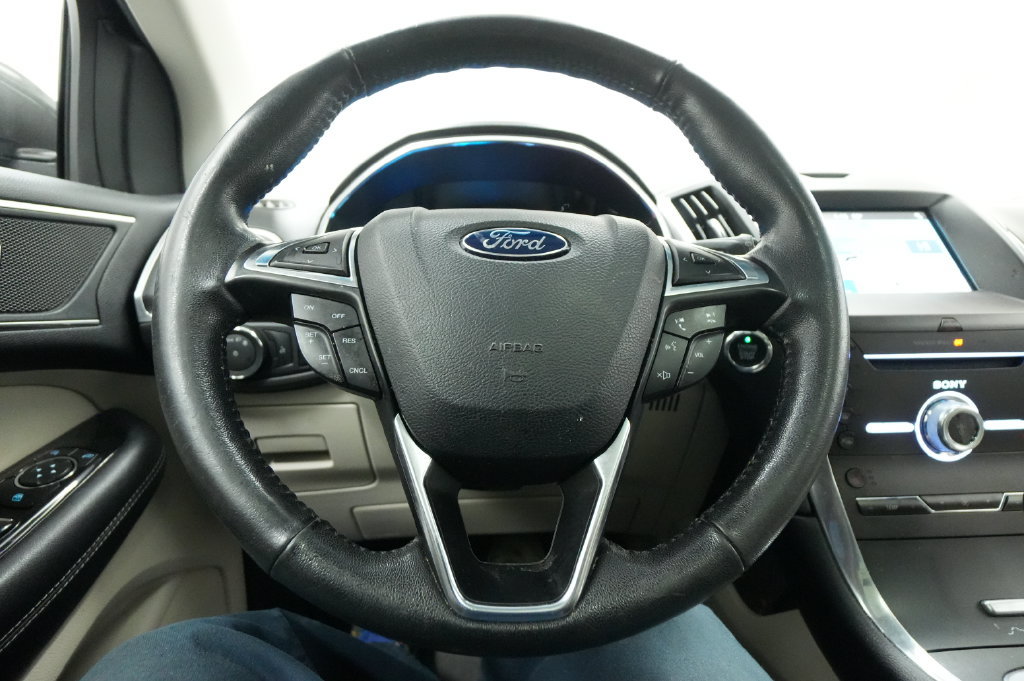 Used 2017 Ford Edge Titanium w/ Technology Package AWD/4WD image 40