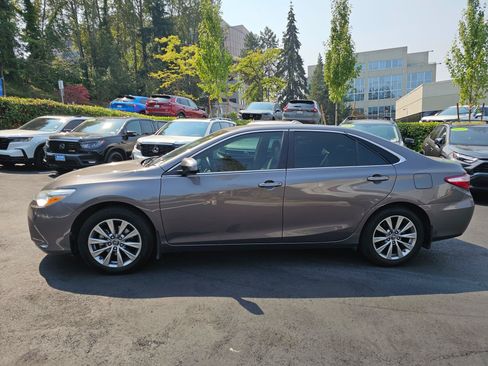 Used 2017 Toyota Camry XLE FWD image 4