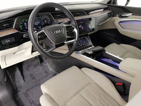 Used 2019 Audi e-tron Prestige w/ Prestige Package image 27
