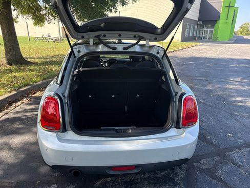 Used 2017 MINI Cooper 4-Door Hardtop image 12