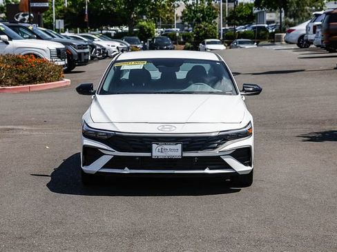 New 2025 Hyundai Elantra SEL image 7
