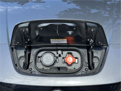 Used 2025 Nissan Leaf S FWD image 27