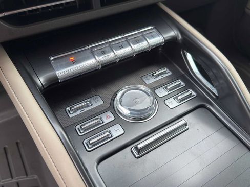 Used 2025 Lincoln Nautilus Premier AWD/4WD image 14