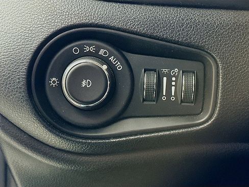 Used 2020 Jeep Renegade Latitude FWD image 10