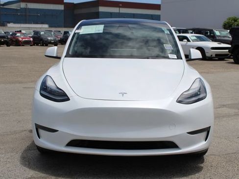 Used 2023 Tesla Model Y Long Range AWD/4WD image 2