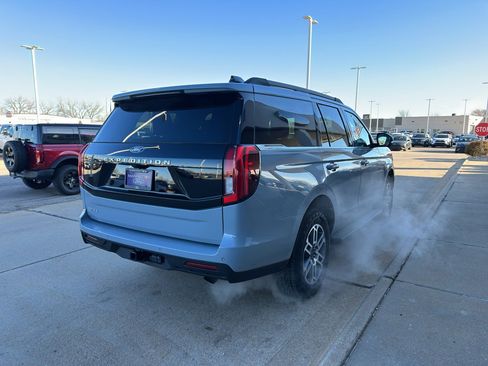 New 2025 Ford Expedition Active image 5