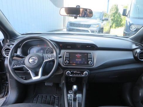 Used 2018 Nissan Kicks SV FWD image 13