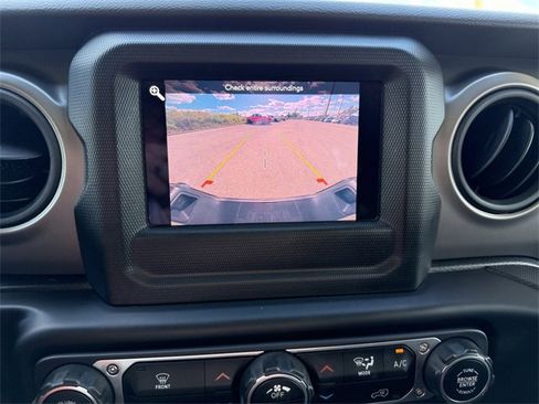 Used 2021 Jeep Gladiator Sport image 19