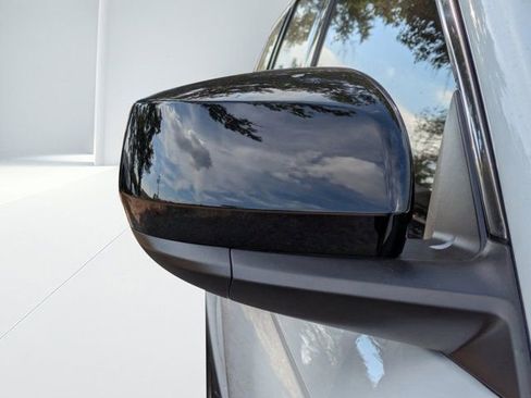 New 2025 Jeep Grand Cherokee L Laredo image 10