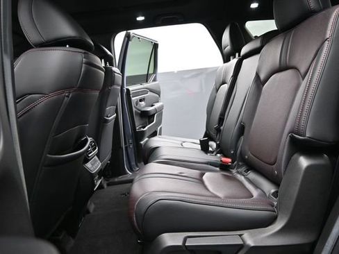 Used 2025 Honda Pilot Black Edition image 16