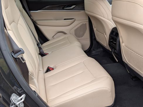 Certified 2024 Jeep Grand Cherokee Limited w/ Black Appearance Package image 34