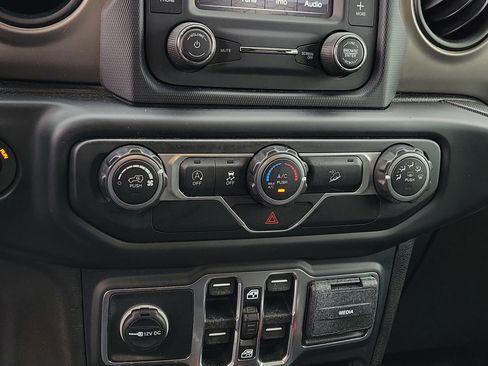 Used 2019 Jeep Wrangler Unlimited Sport S image 27