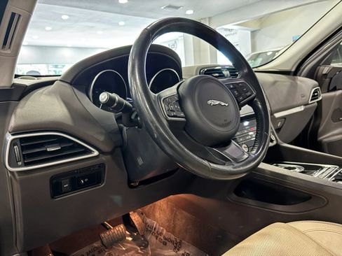 Used 2017 Jaguar F-PACE Prestige AWD/4WD image 9