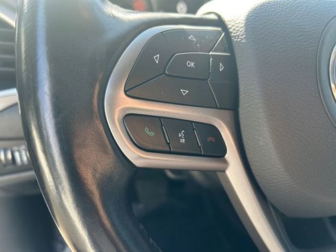 Used 2021 Jeep Cherokee Latitude Plus FWD image 17