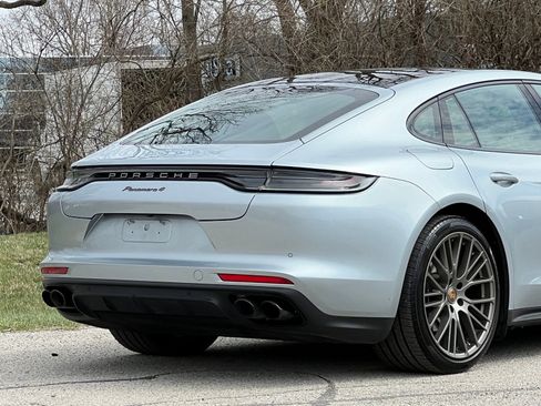 Certified 2023 Porsche Panamera 4 Platinum Edition image 9