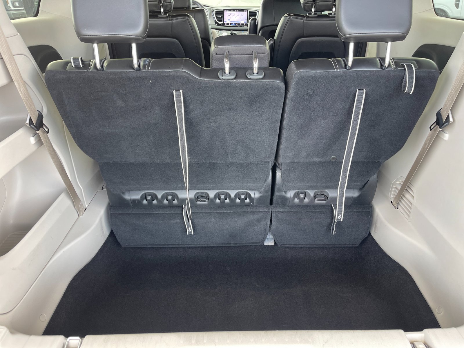 Used 2024 Chrysler Pacifica Touring-L FWD image 19