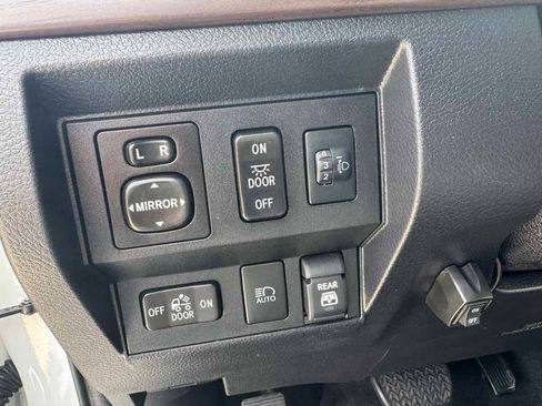 Used 2021 Toyota Tundra Limited image 21