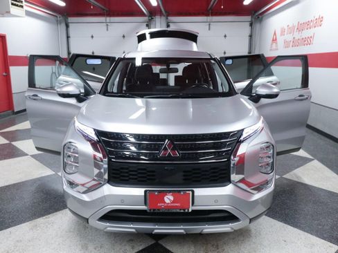 Used 2024 Mitsubishi Outlander SE image 26